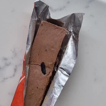 Kinder Chocolate 4'lü Ürününden Plastik Madde Çıktı