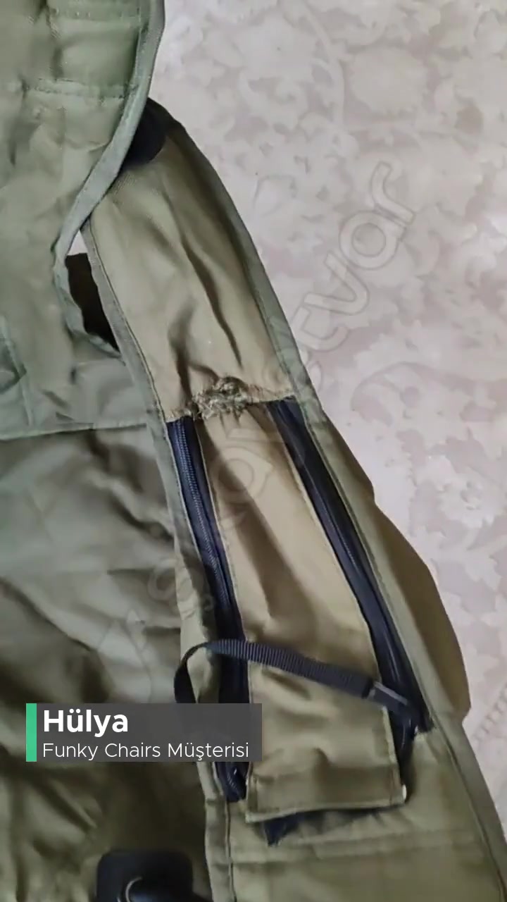 Funky Chairs Başka Sıkıntı Yok Sandalyede! videonun kapak resmi