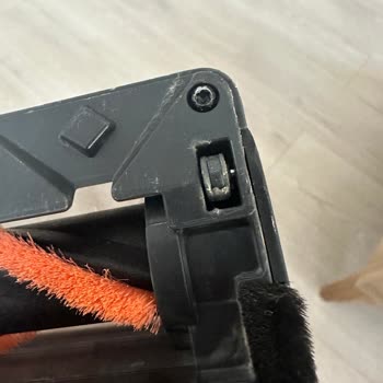 PHILIPS Ev Aletleri Philips 7000 Serisi Aqua Aparatın Lastiği Aşındı