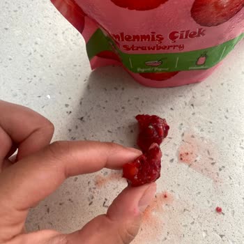 IFF's Hijyen Sorunu: Dondurulmuş Çilek Paketinde Saç Kılı!