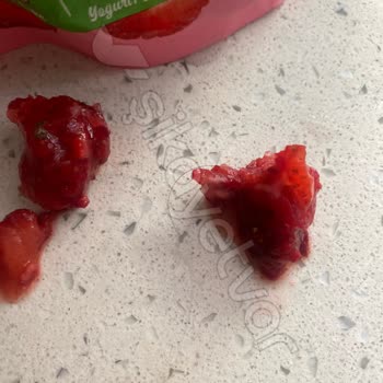 IFF's Hijyen Sorunu: Dondurulmuş Çilek Paketinde Saç Kılı!