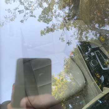 BMW F10 525 Xdrive Ön Cam Dış Kaplaması Parçalanıp Dökülüyor