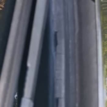 BMW F10 525 Xdrive Ön Cam Dış Kaplaması Parçalanıp Dökülüyor