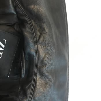 Zara, Aldığım Cekette Deformeler Oluşmasına Rağmen Değişim Yapmıyor
