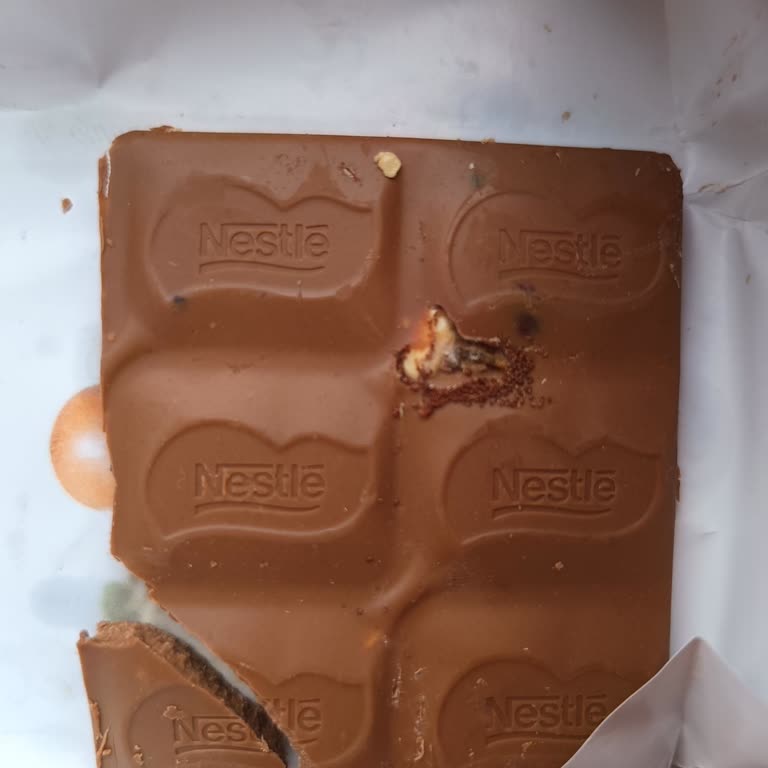 Nestle Damak Çikolata Kurtlu Çıktı