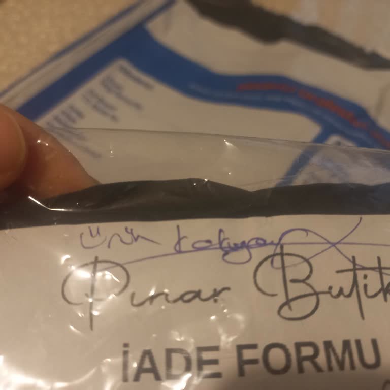 Pınar's Boutique İade Sorunu Ve Ürün Kokusu Hakkında Şikayet