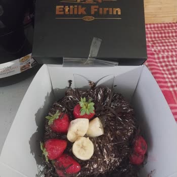 GetirYemek Getir Ve Etlik Fırın Dağınık Yaş Pasta Gönderdiler