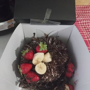 GetirYemek Getir Ve Etlik Fırın Dağınık Yaş Pasta Gönderdiler