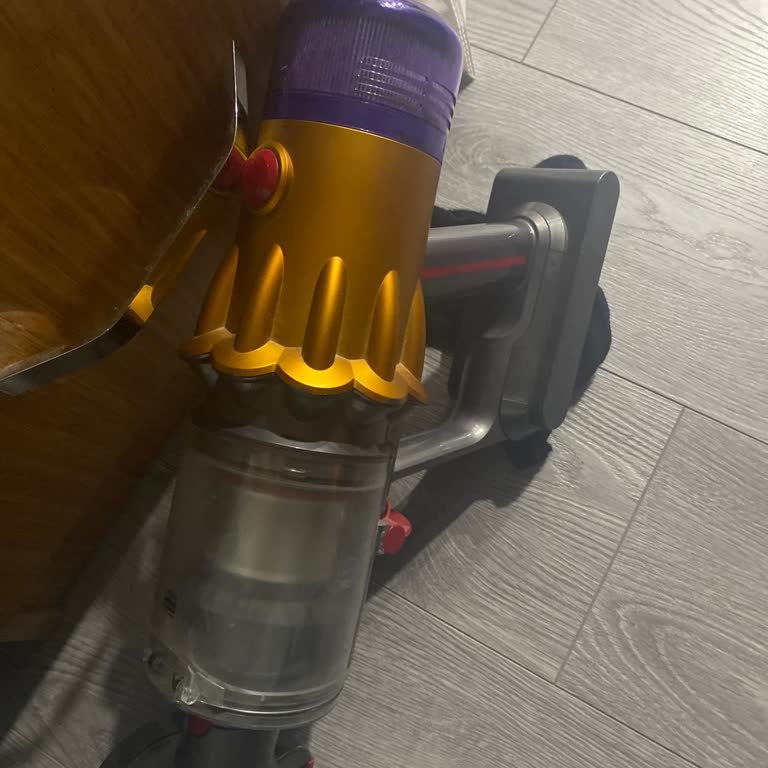Dyson Dikey Elektrik Süpürgesi