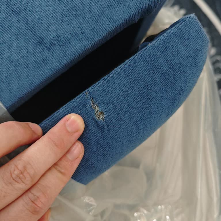 Dekorevi Mobilya Satın Aldığım Sandıklı Puf Yırtık Çıktı Ve Engellendim