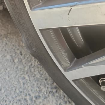 BMW Lastiklerin Balon Yapması!