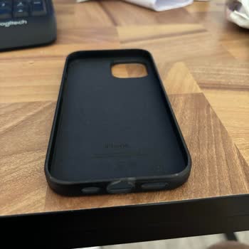 Apple Store Apple Mag Safe Kılıf Kalitesizliği