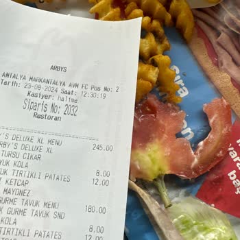 Arby's Hamburgerin İçinden Sap Çıktı