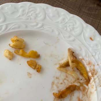 Popeyes Patates Kutusundan Kıl Çıktı