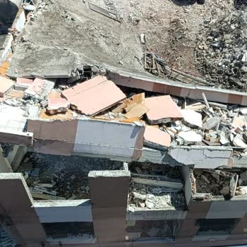 Maltepe Belediyesi Maltepe Bağdat Cad. Cevizli Mah. Kontrolsüz Bina Yıkım Çalışması