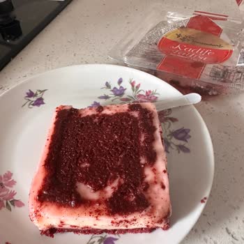 A101'de Satılan Tatlının Özensizliği