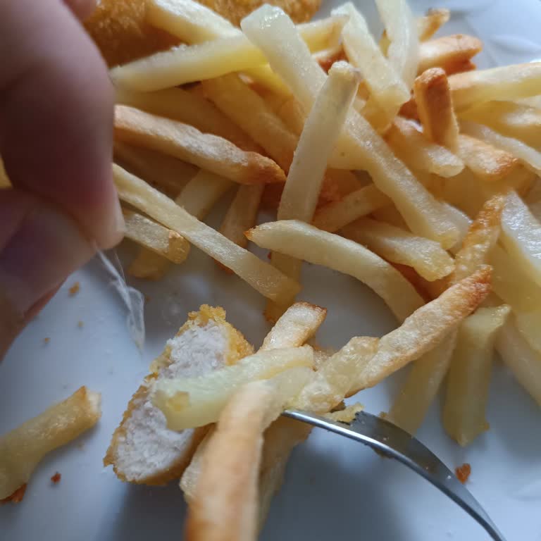 Keskinoğlu Çıtır Filetonun İçinden Tavuk Tüyü Çıktı