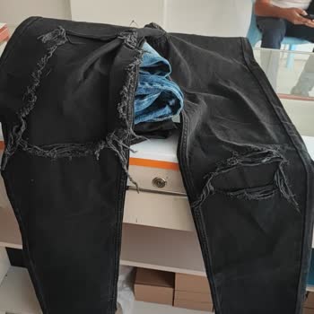 E-ticaret Marka Taklidiyle Dolandırıcılık Elit Jeans'ten Gelen Yıpranmış Ve Eski Pantolonlar
