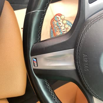 BMW Araçta Direksiyon Döşemesinin Soyulması