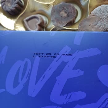 Patiswiss Patislove Praline Special Çikolata Beyaz Noktalar Ve Bozuk