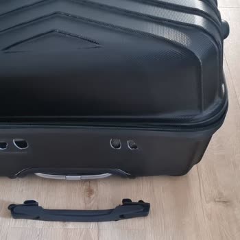 Watsons Mağazasından Aldığımız Valiz İlk Kullanımda Paramparça Oldu