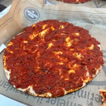Usta Pideci Salça Soslu Kıymasız Lahmacun