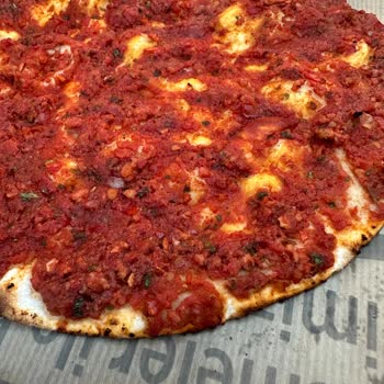 Usta Pideci Salça Soslu Kıymasız Lahmacun