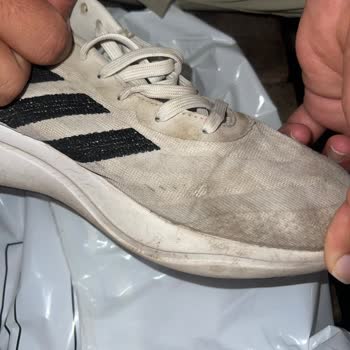 Adidas'tan Aldığım Ayakkabının Hemen Yıpranması Ve Yırtılması