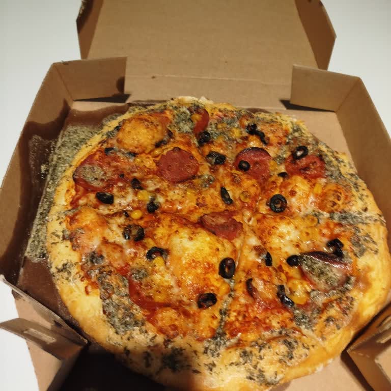 Domino's Pizza Değil Salçalı Ekmek Gönderiyor