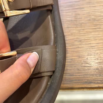 Elle Ayakkabı Elle Markası Terlik Yırtılan Terliği Yapıştırıp Göndermişler
