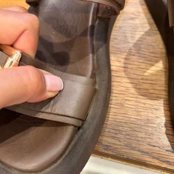 Elle Ayakkabı Elle Markası Terlik Yırtılan Terliği Yapıştırıp Göndermişler