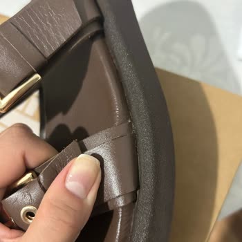 Elle Ayakkabı Elle Markası Terlik Yırtılan Terliği Yapıştırıp Göndermişler