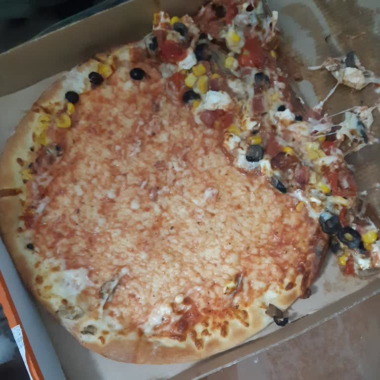 Little Caesars Gelen Pizza Hamurundan Tamamen Ayrılmış