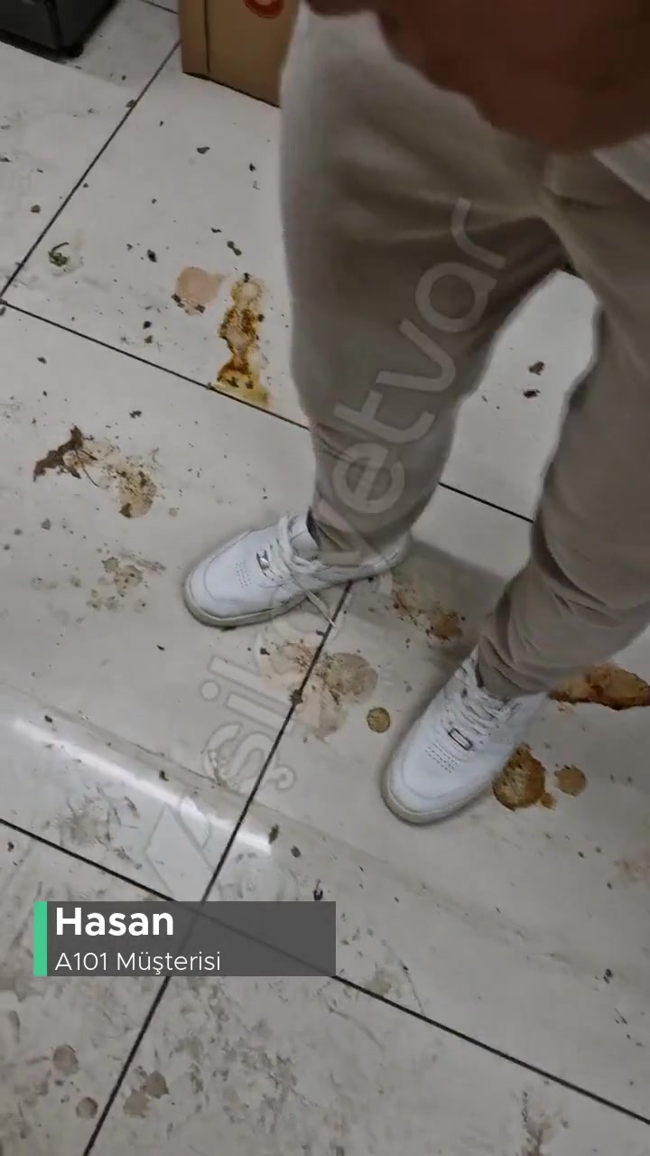 A101 Yerler Pis Olduğu İçin Ayakkabım Yere Yapışıyor videonun kapak resmi