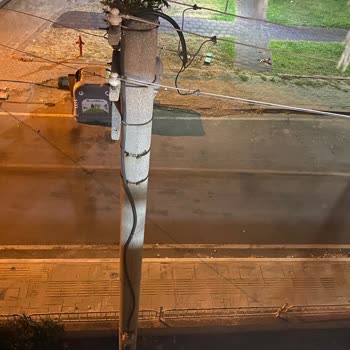 TREDAŞ Tehlike Yaratan Elektrik Direğinin Yer Değiştirilmesi Talebi