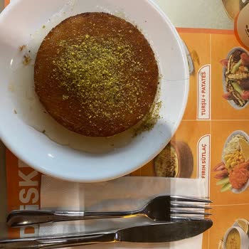 HD İskender Restaurant Özdilek AVM'de Kırık Tabakta Ve Yanlış Çatal İle Gelen Künefe