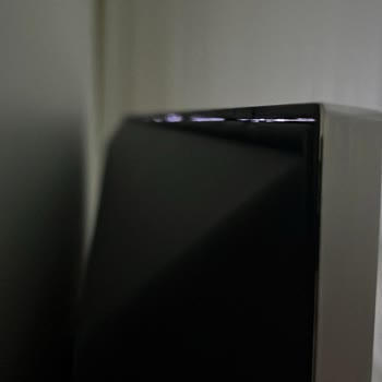 Grundig 65inc TV Köşelerde Kararma, Işık Sızması Ve Ayrık Panel Kusuru