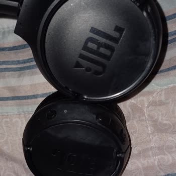 JBL Kulaklık Beyaz Lekeler