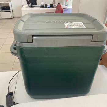 Aras Kargo Ürünlerini Fırlatıp Hasar Veriyor