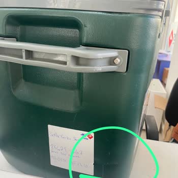 Aras Kargo Ürünlerini Fırlatıp Hasar Veriyor