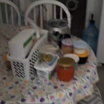 Regal Altı Üstü Derin Dondurucu Olan Tek Dolap
