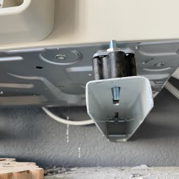 Daikin İlgisiz Davranıyor, Özensiz Montaj Yapıyor.