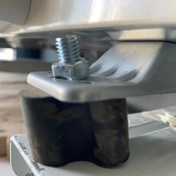 Daikin İlgisiz Davranıyor, Özensiz Montaj Yapıyor.