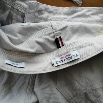 USPA U. S Polo'dan Aldığım Pantolonun Kemer Kısmında Boya Attı.