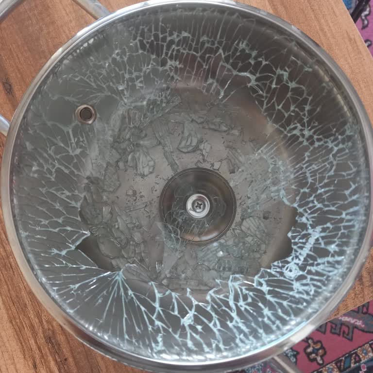 Korkmaz Mutfak Eşyaları Tencere Kapağı Kendi Kendine Kırıldı!