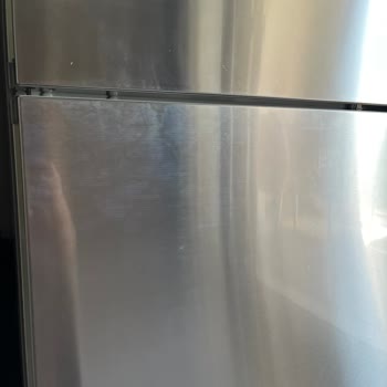 Siemens Ev Aletleri Buzdolabı Deformasyonu Vardır