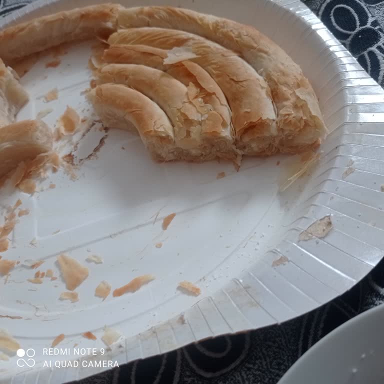 Şok Marketler Peynirsiz Börek İnci