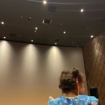 Cinema Pink Sinema Salonunda İnşaat Alanında Film İzleme Şoku