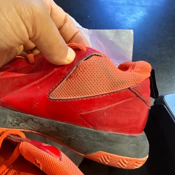 Adidas Ayakkabıyla Yürüme Kafanda Taşı Diyor