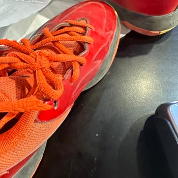 Adidas Ayakkabıyla Yürüme Kafanda Taşı Diyor